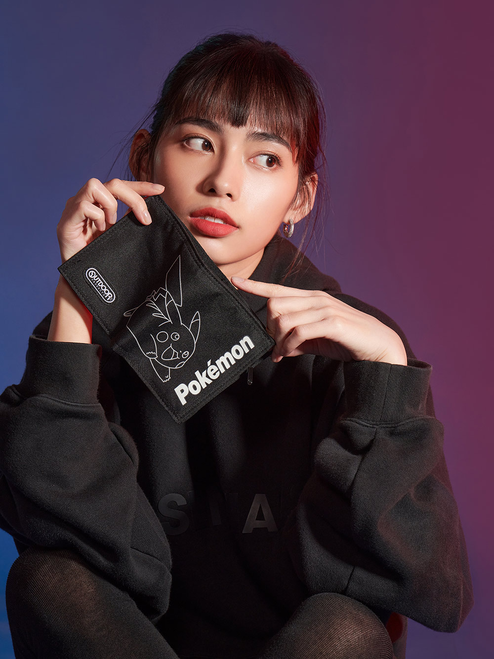 【OUTDOOR】寶可夢Pokemon-夜光皮卡丘對折短夾-黑色 ODGO21A06BK