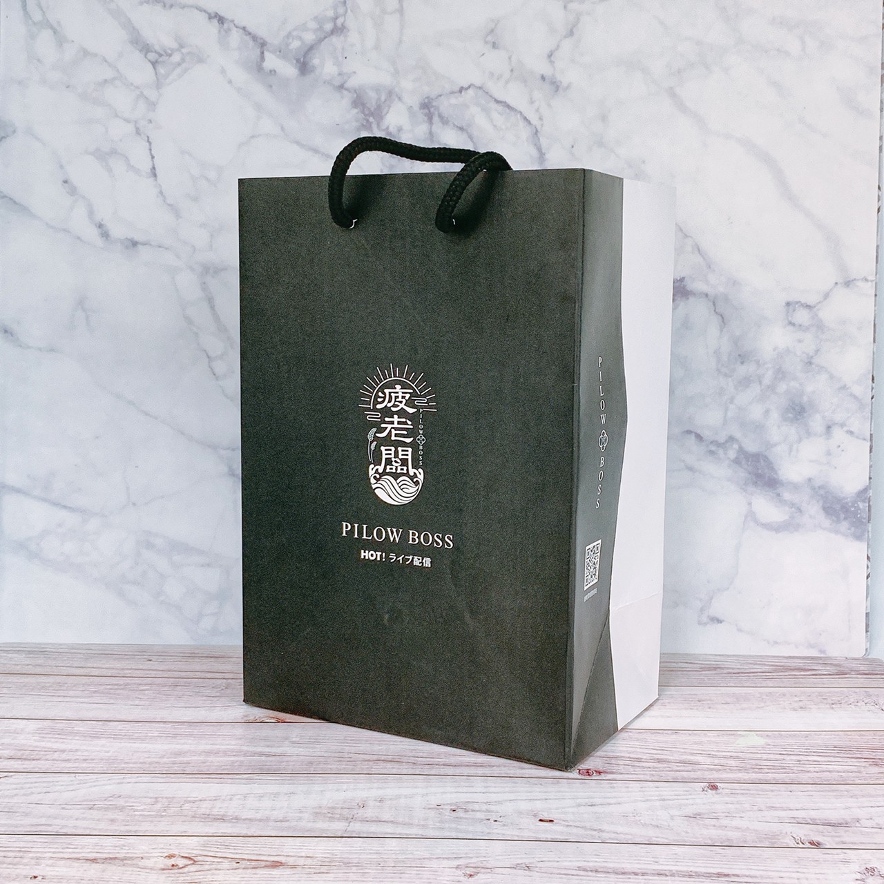 HOT! ライブ配信，疲走闆》。