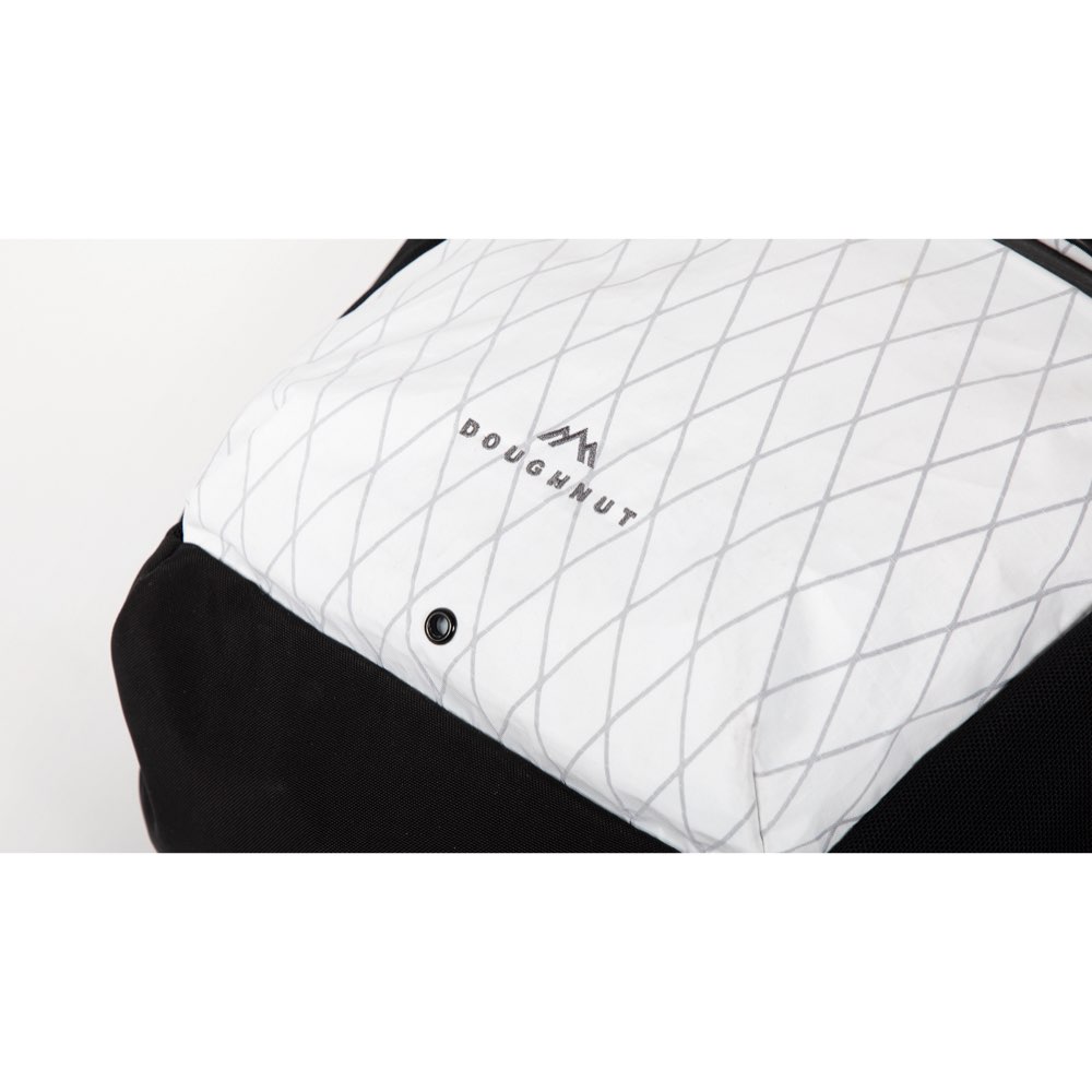 【DOUGHNUT】Water-repellent, extra light and tear-resistant large backpack WANDERLUST multi-compartment-white - Backpacks - Nylon White