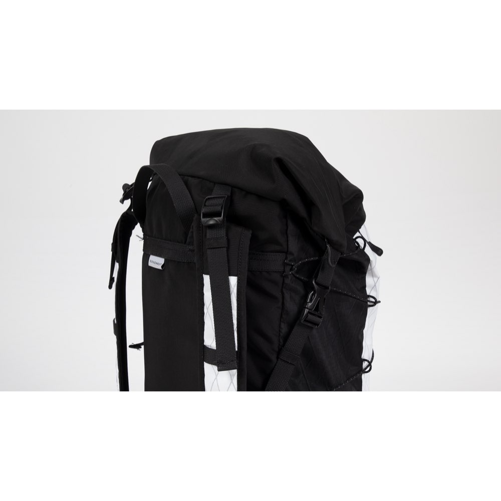 【DOUGHNUT】Water-repellent, extra light and tear-resistant large backpack WANDERLUST multi-compartment-white - Backpacks - Nylon White