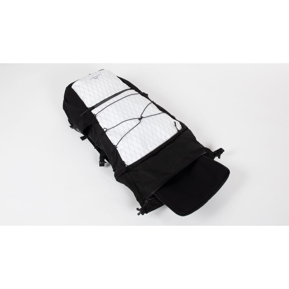 【DOUGHNUT】Water-repellent, extra light and tear-resistant large backpack WANDERLUST multi-compartment-white - Backpacks - Nylon White