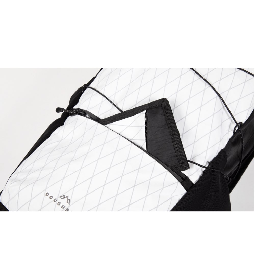 【DOUGHNUT】Water-repellent, extra light and tear-resistant large backpack WANDERLUST multi-compartment-white - Backpacks - Nylon White
