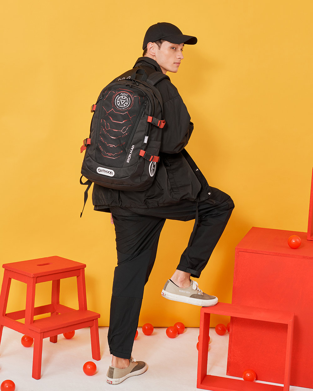【OUTDOOR】漫威英雄MARVEL-鋼鐵人後背包-黑色 ODDY22H01BK