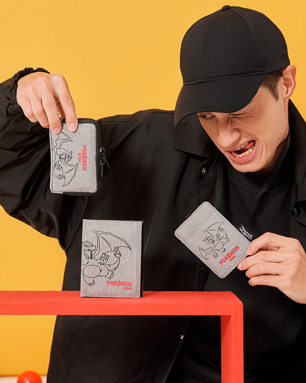 【OUTDOOR】寶可夢Pokemon-噴火龍對折短夾-灰色 ODGO22E05GY