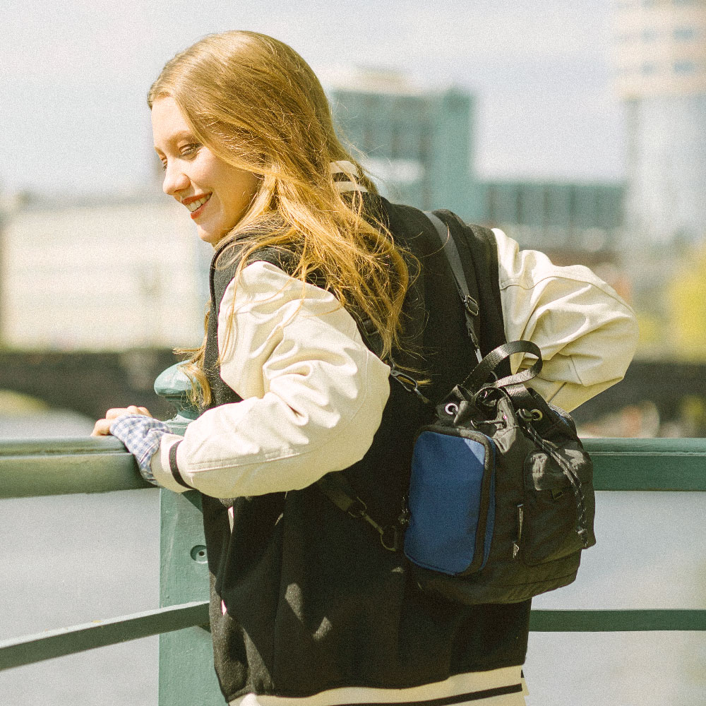 Doughnut Pyramid Bucket Bag - Black