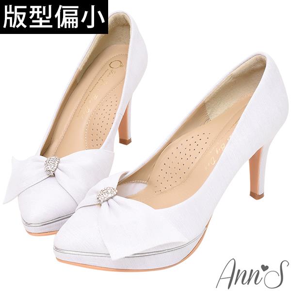 Ann’S典雅公主-鑽扣蝴蝶結防水台高跟婚鞋9cm-銀白(版型偏小)