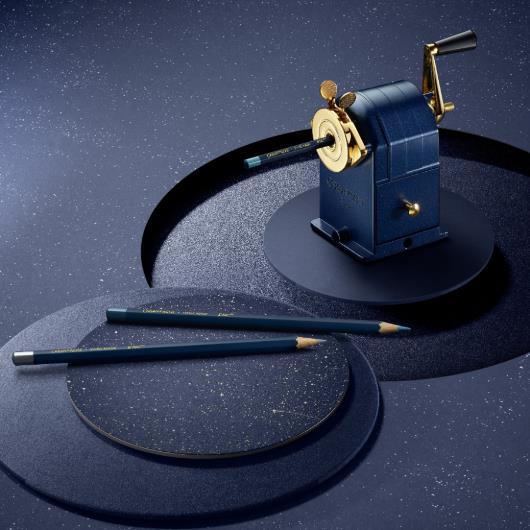 卡達CARAN D'ACHE  Cosmic Blue宇宙星河金屬削鉛筆機(2024聖誕特別版)