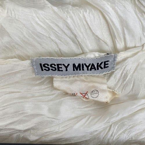 PLEATS PLEASE ISSEY MIYAKE 白色- 2nd STREET TAIWAN 官方網路