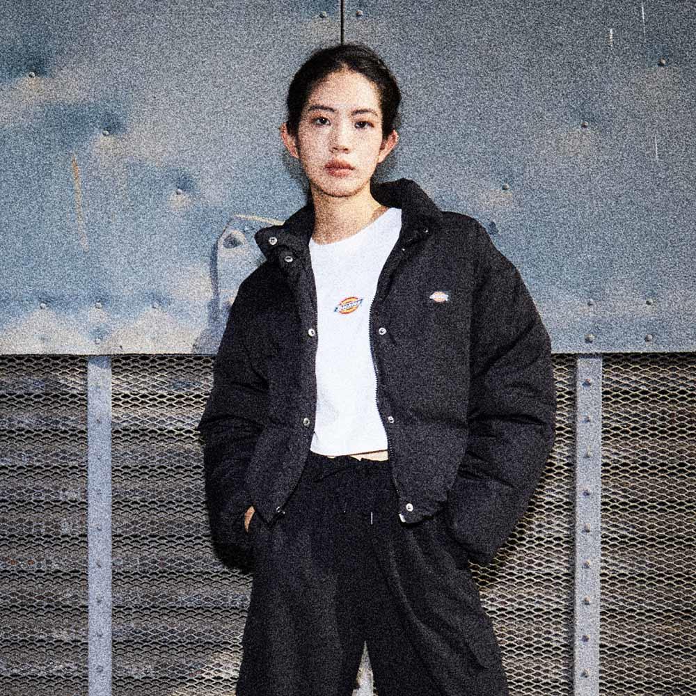Dickies女款黑色防潑水胸前三色Logo短版休閒羽絨外套|DK0A87CABLK