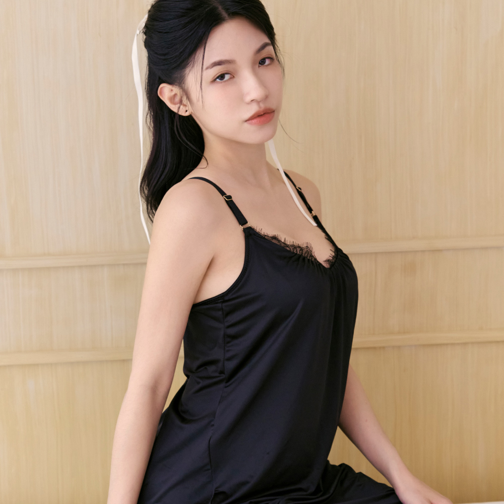 睡眠內衣【晚安推推．玩美派對】雙C絲滑洋裝睡衣(質感黑)