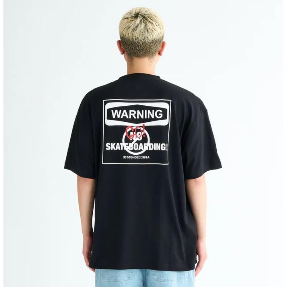 【DC SHOES】男款-25 SIGNBORD SS短袖T恤-黑色 (DST251096251-BLK)