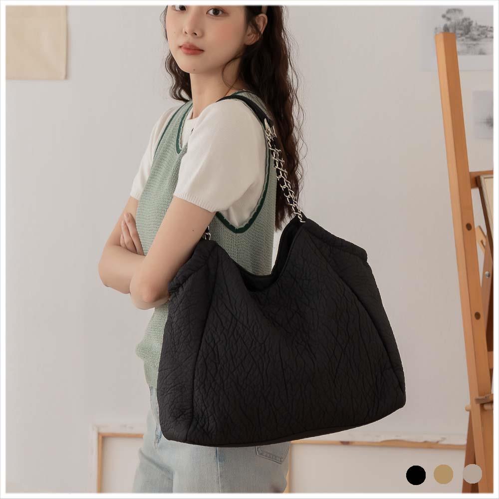 天藍小舖-質感壓紋大容量鍊條肩背包-共3色-$590【A15153085】