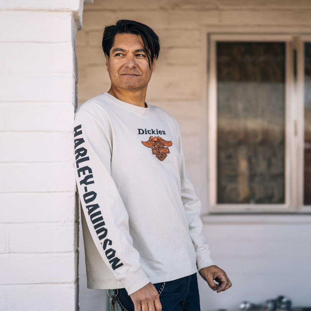 【HARLEY DAVIDSON 聯名】Dickies男款樺木銀純棉衣袖圖案印花設計休閒長袖T恤|DK0A87GHK91