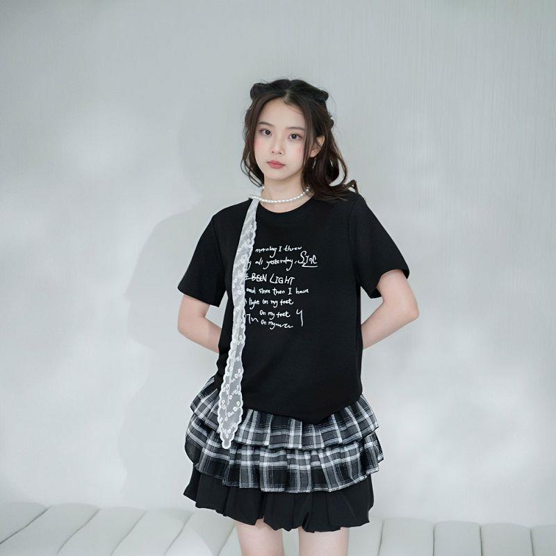 現貨★附珍珠項鍊蕾絲綁帶！圓領英字刺繡短袖棉質上衣(共2色)0325 【NR0255】
