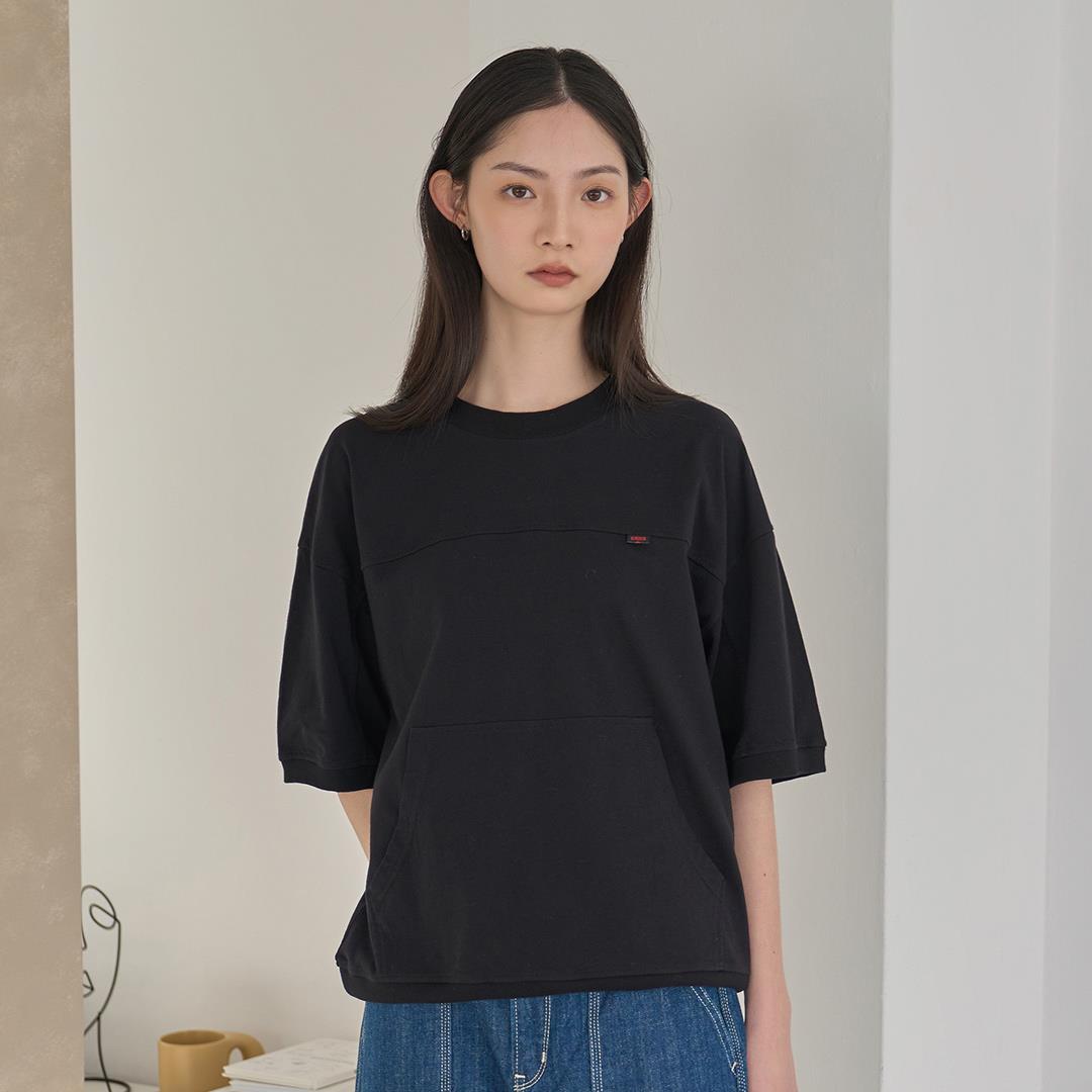 街頭感剪接口袋圓領TEE(黑色)-女