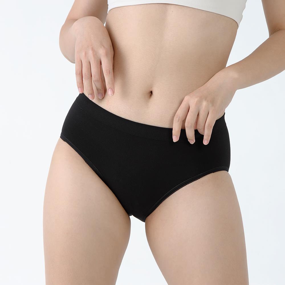 女款瞬透無縫抑菌中腰三角內褲(A1UCGZ17W黑/透氣排汗/涼感/抑菌/無縫工藝/高彈力/台灣製)