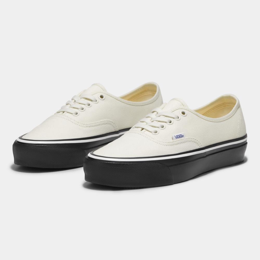 Vans Premium LX Authentic 44 男女款白色/黑色滑板鞋