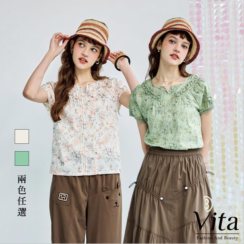 【VITA】清新印花V型荷葉邊微開襟純棉上衣-兩色任選