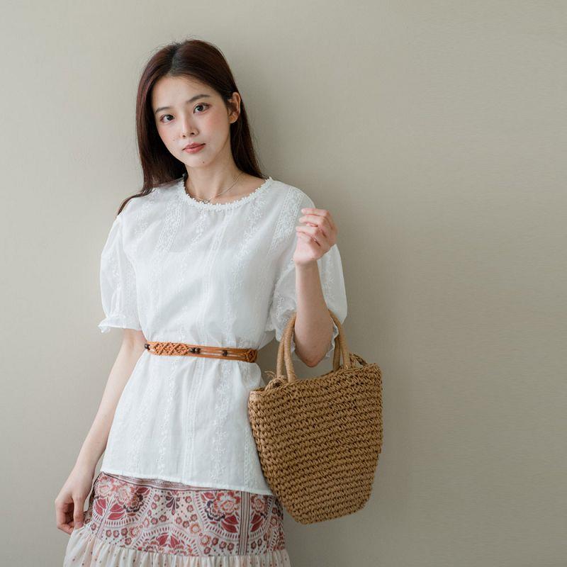 現貨★圓領花朵刺繡透膚荷葉邊短袖上衣(共1色)0603 【NR0756】