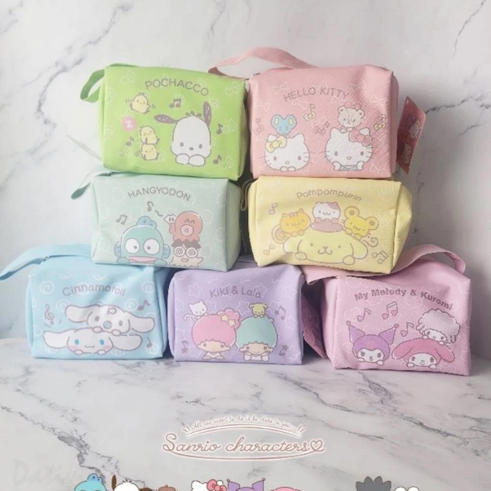 天藍小舖-三麗鷗寬提把防刮化妝包-共6色-$199【A11115488】