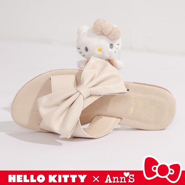 🎀買就送炫彩飲料提袋🎀✨NEW✨Ann’S X Sanrio三麗鷗 HELLO KITTY 聯名 水洗牛皮 交叉蝴蝶結圓頭涼拖鞋1cm-米白