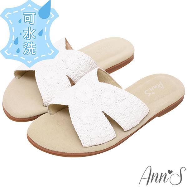 ✨NEW✨Ann’S水洗牛皮-立體小雛菊 寬版圓頭涼拖鞋1.5cm-白