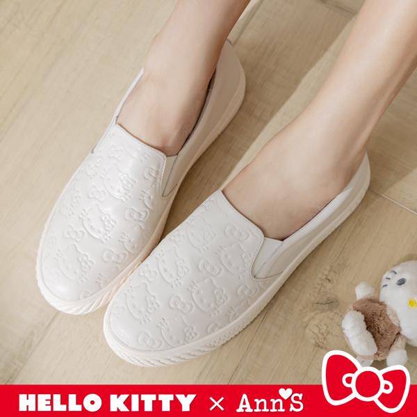 ✨NEW✨Ann’S X Sanrio三麗鷗 HELLO KITTY 聯名 經典滿版無色烙印 牛皮真皮扁頭平底懶人鞋3cm-白