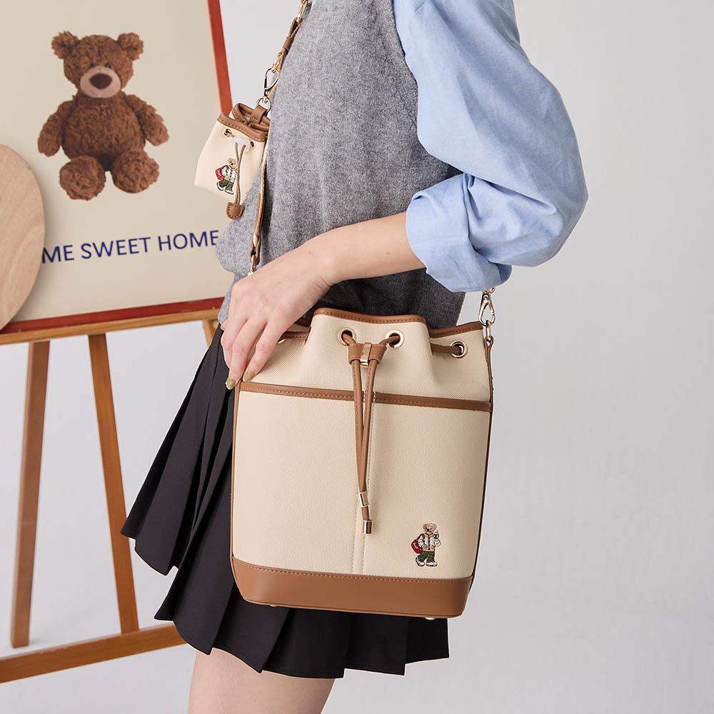 天藍小舖-GUOO BEAR刺繡小熊帆布束口水桶子母包-共3色-$1580【A15153125】