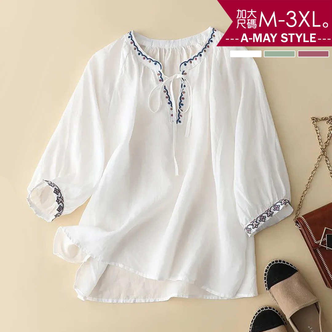 加大碼女裝 襯衫 古典美V領刺繡棉麻感花邊設計七分袖上衣(M-3XL)【XGH250623】＊艾美時尚(現 預)