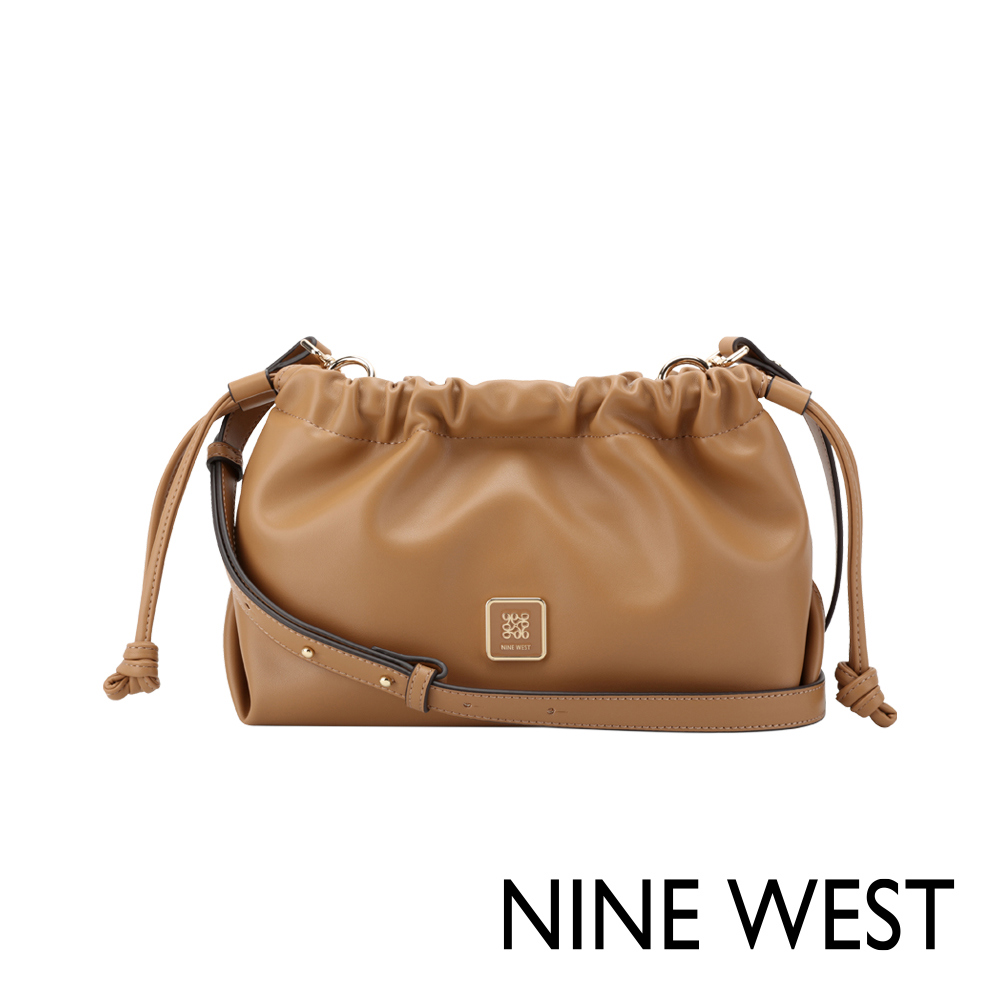 【NINE WEST】軟質斜背束口包-卡其色(193314197167)