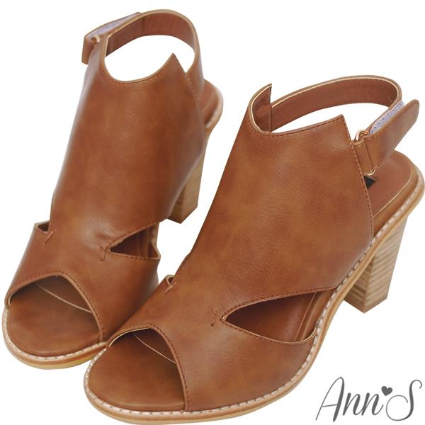 Ann’S時髦達人-後空靴型魚口粗跟踝靴8cm-咖啡