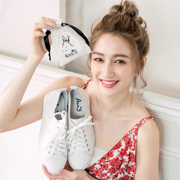 Ann’S 一代牛皮小白鞋替換鞋帶 X 手繪小兔子品牌束口袋