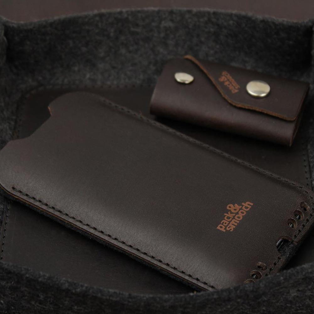Pack & Smooch Kingston iPhone 8 / 7 / SE / 6s / 6 手工製天然羊毛氈皮革保護套 - 碳黑深棕