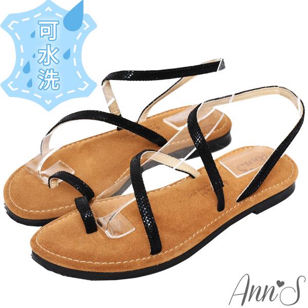 Ann’S 水洗牛皮-時髦蛇紋顯瘦曲線寬版平底涼鞋-黑