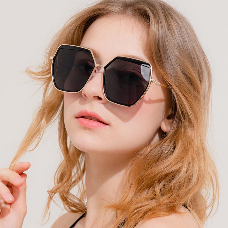 墨鏡推薦 歐美時尚金屬框拼接鏡片抗UV太陽眼鏡(三色)【R02211】
