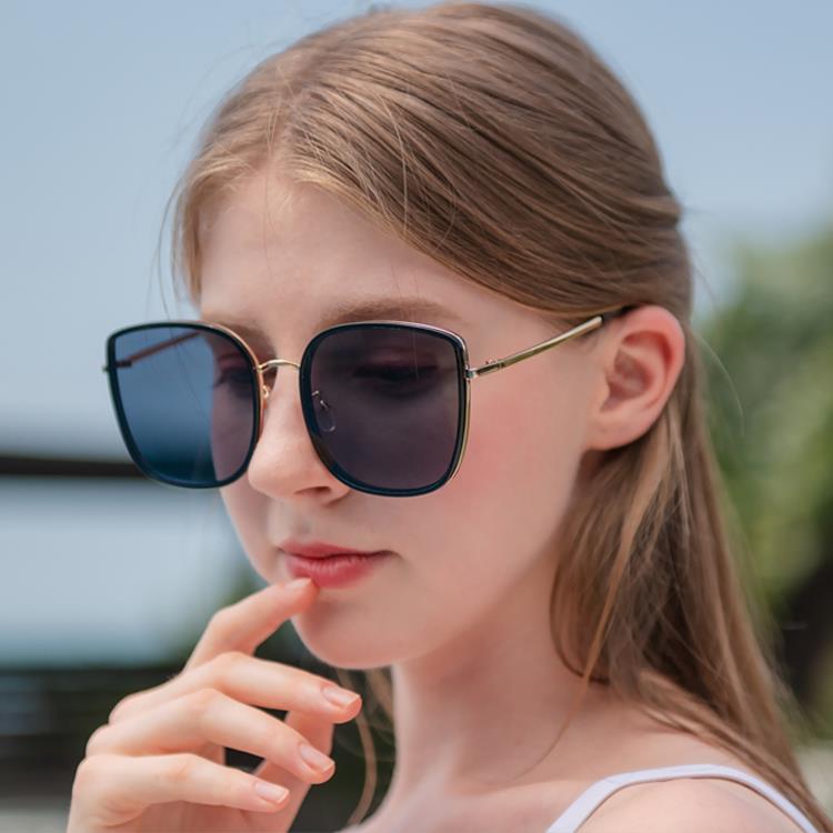 墨鏡推薦 渡假風潮感大框微透鏡面金屬邊框抗UV太陽眼鏡(三色)【R00389】