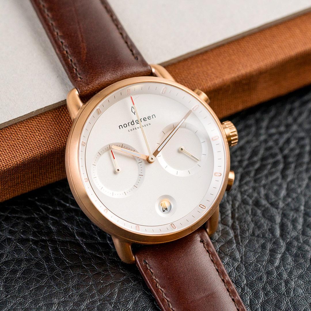 【限時加碼・贈原廠錶帶】現貨 ND手錶 Pioneer 先鋒 42mm 玫瑰金殼×白面 深棕真皮錶帶 Nordgreen 北歐設計師手錶 計時碼錶 PI42RGLEDBXX 熱賣中!