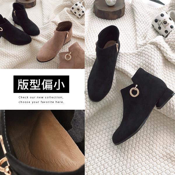 Ann’S輕鬆不費力-彈性絨布顯瘦V口金環平底短靴3cm-黑(版型偏小)