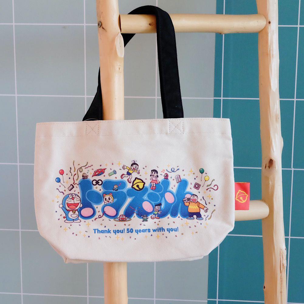 《哆啦A夢》🇯🇵日本商品 哆啦A夢50週年帆布手提袋 tote包 帆布袋 便當袋 DORAEMON