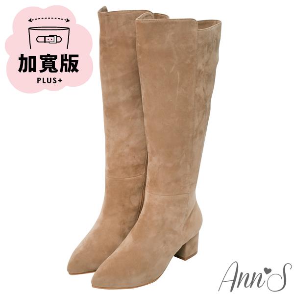 Ann’S返璞經典-加寬版前高後低防水絨布粗跟及膝長靴5cm-杏