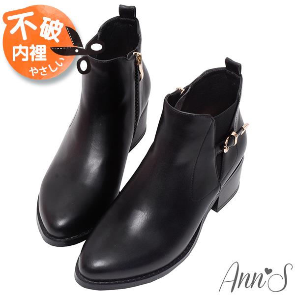 🎁買就送鞋撐🎁Ann’S蘊藏氣質-金色扣帶側邊鬆緊造型粗跟短靴5cm-黑