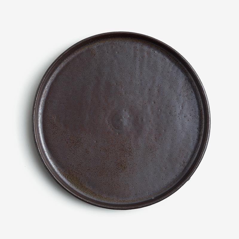 職人 手捻焰燒 23.5cm 陶瓷淺盤｜鏽蝕棕｜單品