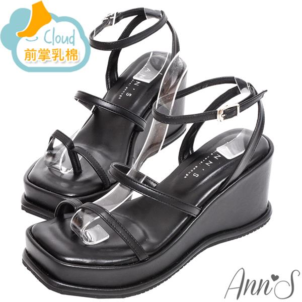 🍀兩雙現折$699🍀Ann’S美圖厚底系列-夾腳三條細帶後跟交叉簍空方頭涼鞋-7.5cm-黑