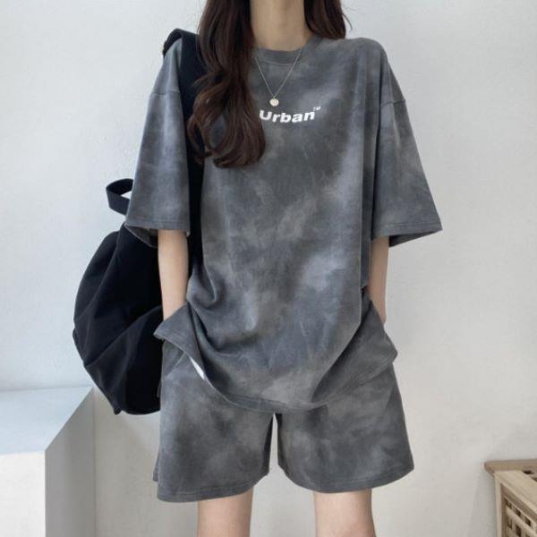 M-2XL韓版復古風渲染設計運動休閒兩件式套裝女 薄款小個子可鹽可甜短袖T恤+短褲(2色)中大尺碼女裝-凱西娃娃