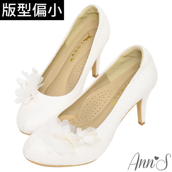 ▸APP獨賣有緣五折✨原價3280◂ Ann’S浪漫花園-手工立體花朵白蕾絲防水台圓頭婚鞋-9cm-白(版型偏小)