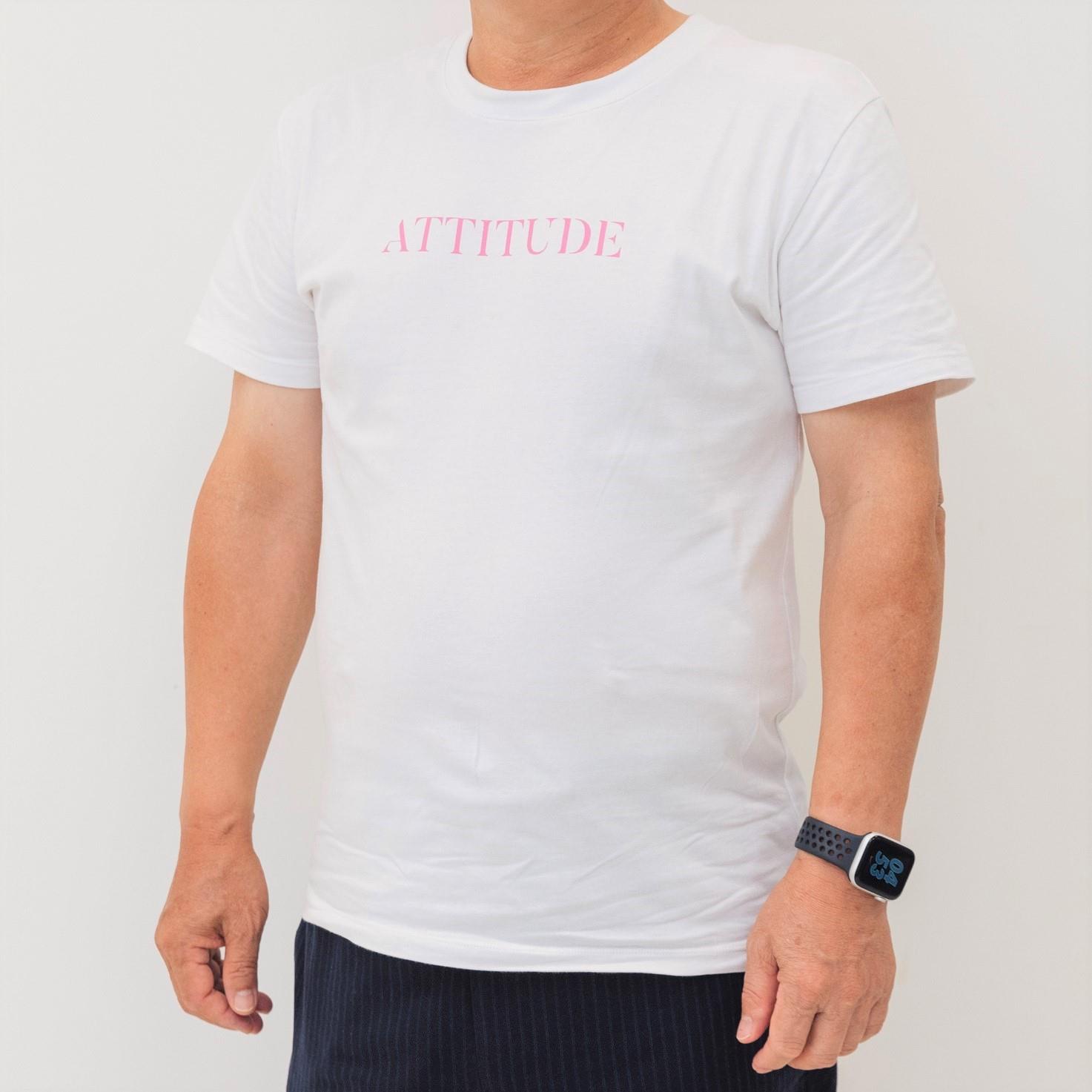 ★買一送一★ATTi TUDE-品牌LOGO設計短袖上衣 白色 (中性版型 ) 短T T恤 AT-MT2205