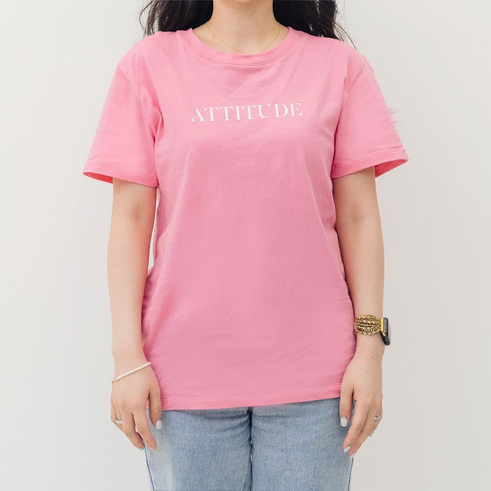 ★買一送一★ATTi TUDE-品牌LOGO設計短袖上衣 桃紅色 (中性版型 ) 短T T恤 AT-MT2205