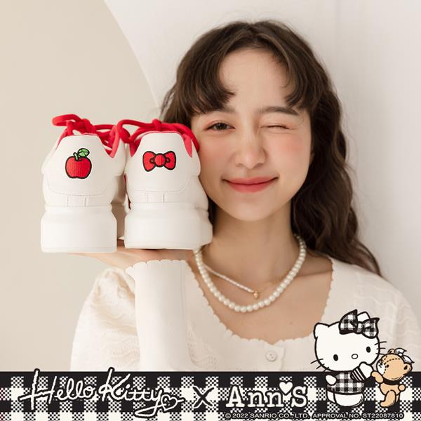 🎁買就送鞋撐🎁Ann’S X Sanrio三麗鷗 HELLO KITTY聯名 活力蘋果蝴蝶結後跟刺繡兩穿圓頭小白鞋3.5cm-白
