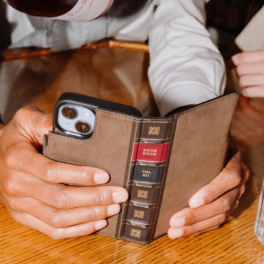 【限時 8 折】Twelve South BookBook iPhone 14 復古書仿舊皮革保護套
