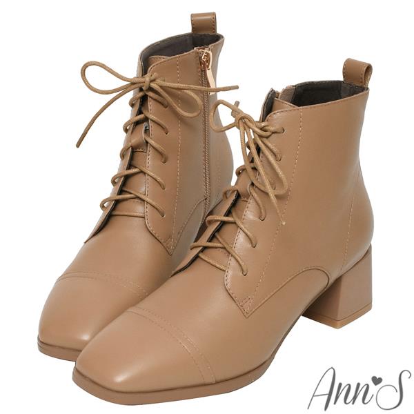Ann’S英式優雅-綁帶造型羊皮全真皮粗跟方頭短靴5cm-卡其